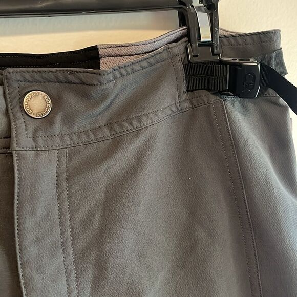 ADJUSTABLE WAIST CLUB RIDE APPAREL SIZE MEDIUM 11” SHORTS - Picture 6 of 14